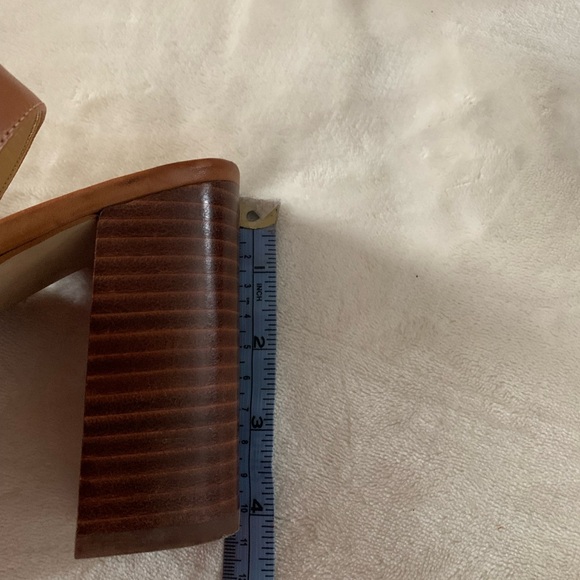 Tan DRESSY Sandals!👜 - Picture 6 of 6